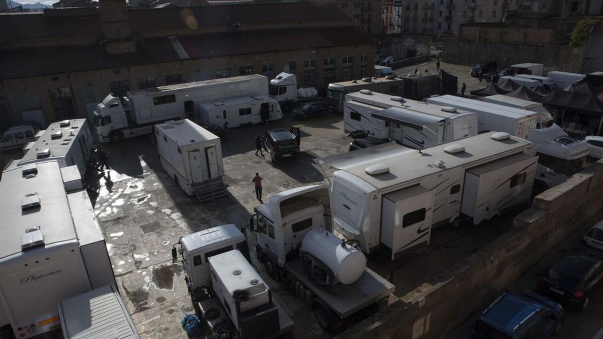 Aspecte de l’Anònima, amb les caravanes de l’equip, on van dormir