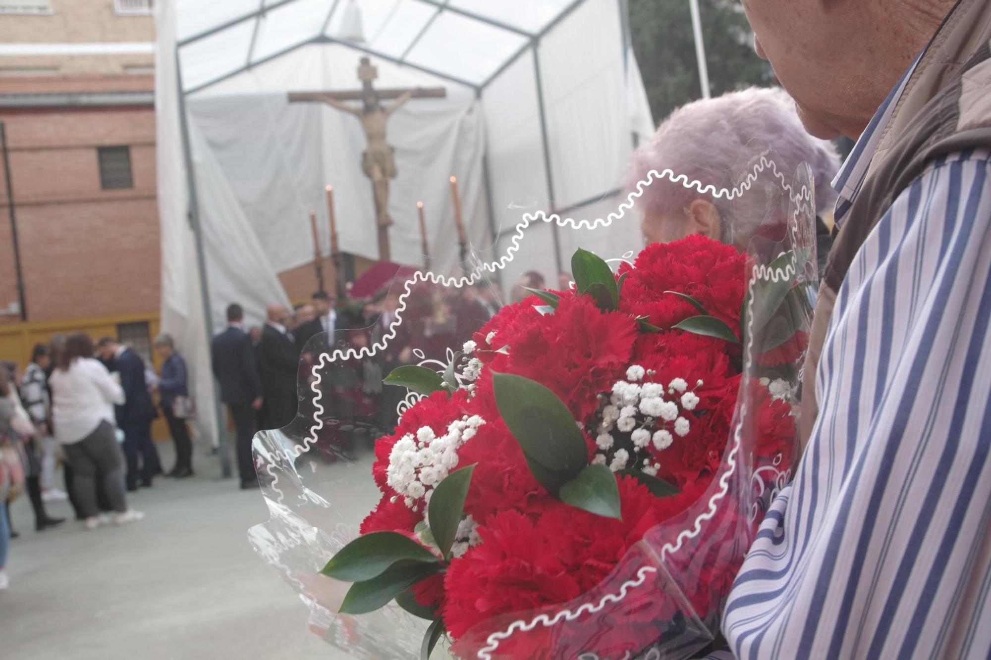 Procesión del Grupo Parroquial del Santísimo Cristo de la Sed y María Santísima del Buen Fin, en Miraflores de los Ángeles.