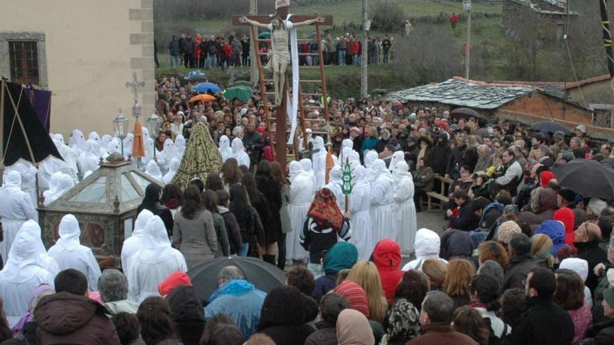 Transformador eléctrico que se ve en la celebración de la Semana Santa de Bercianos