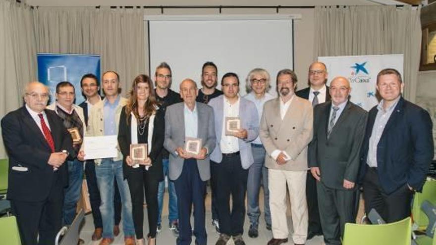 Els guardonats amb representants de l&#039;organització del certamen