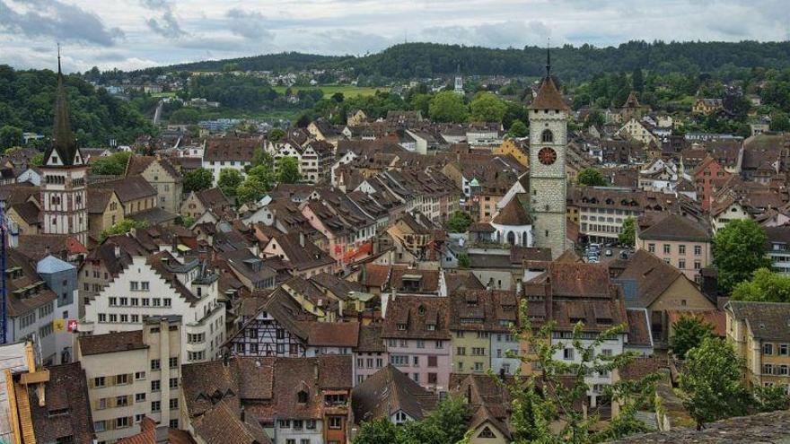 Un hombre con una motosierra ataca a varias personas en un pueblo de Suiza