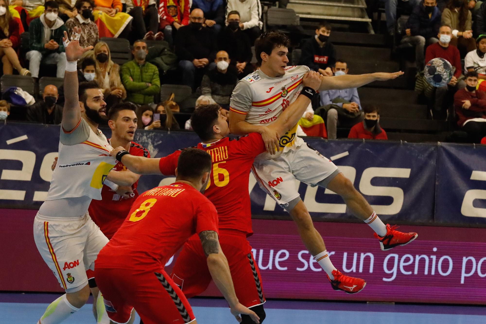 Las mejores imágenes del España-Rumanía de balonmano disputado en Avilés