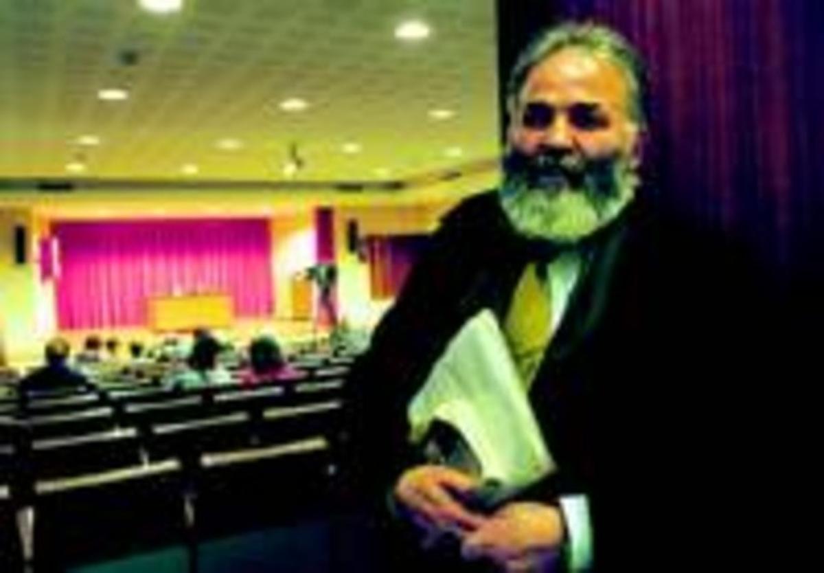 Sebastià Salellas, poc abans de fer una conferència. Sebastià Salellas, poc abans de fer una conferència.