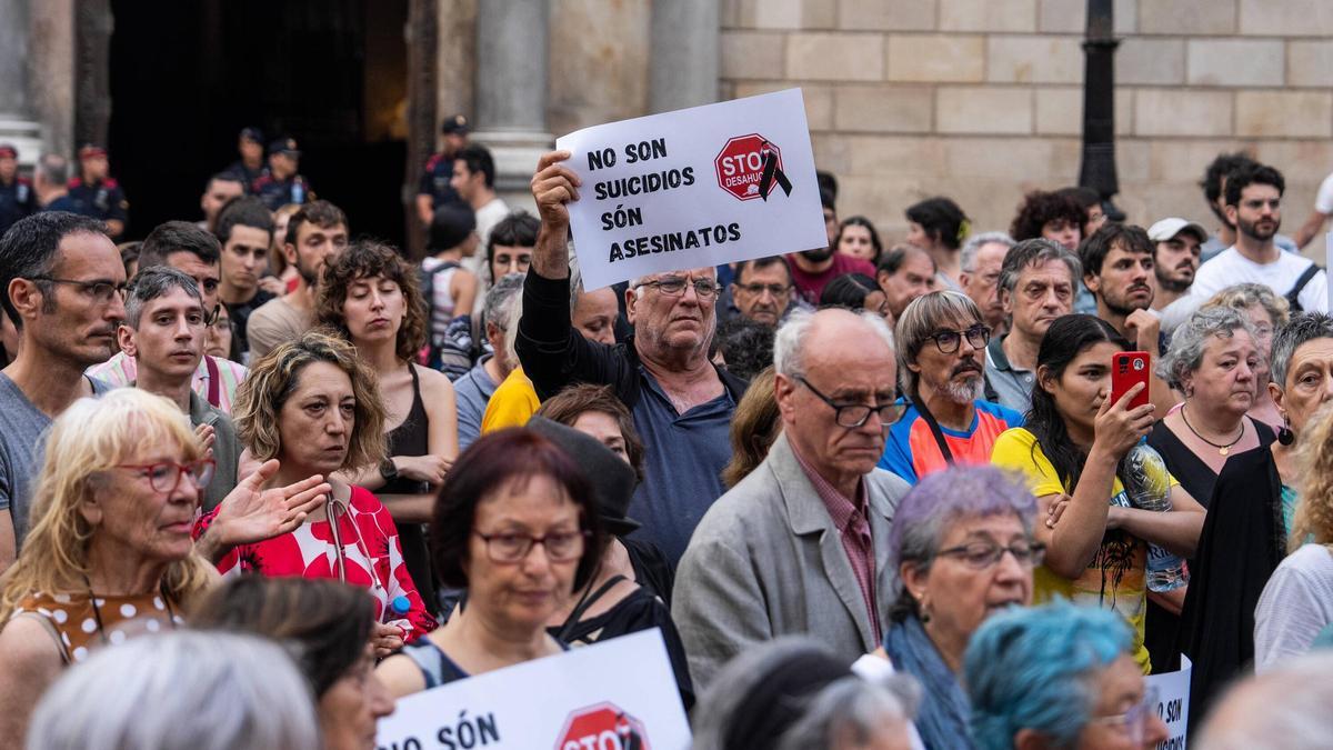 Los concentrados en Sant Jaume este martes por la tarde