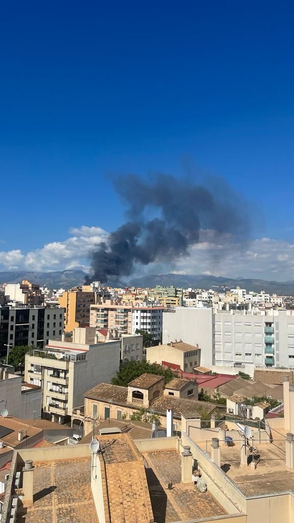 Gran incendio en el Polígono de Son Castelló