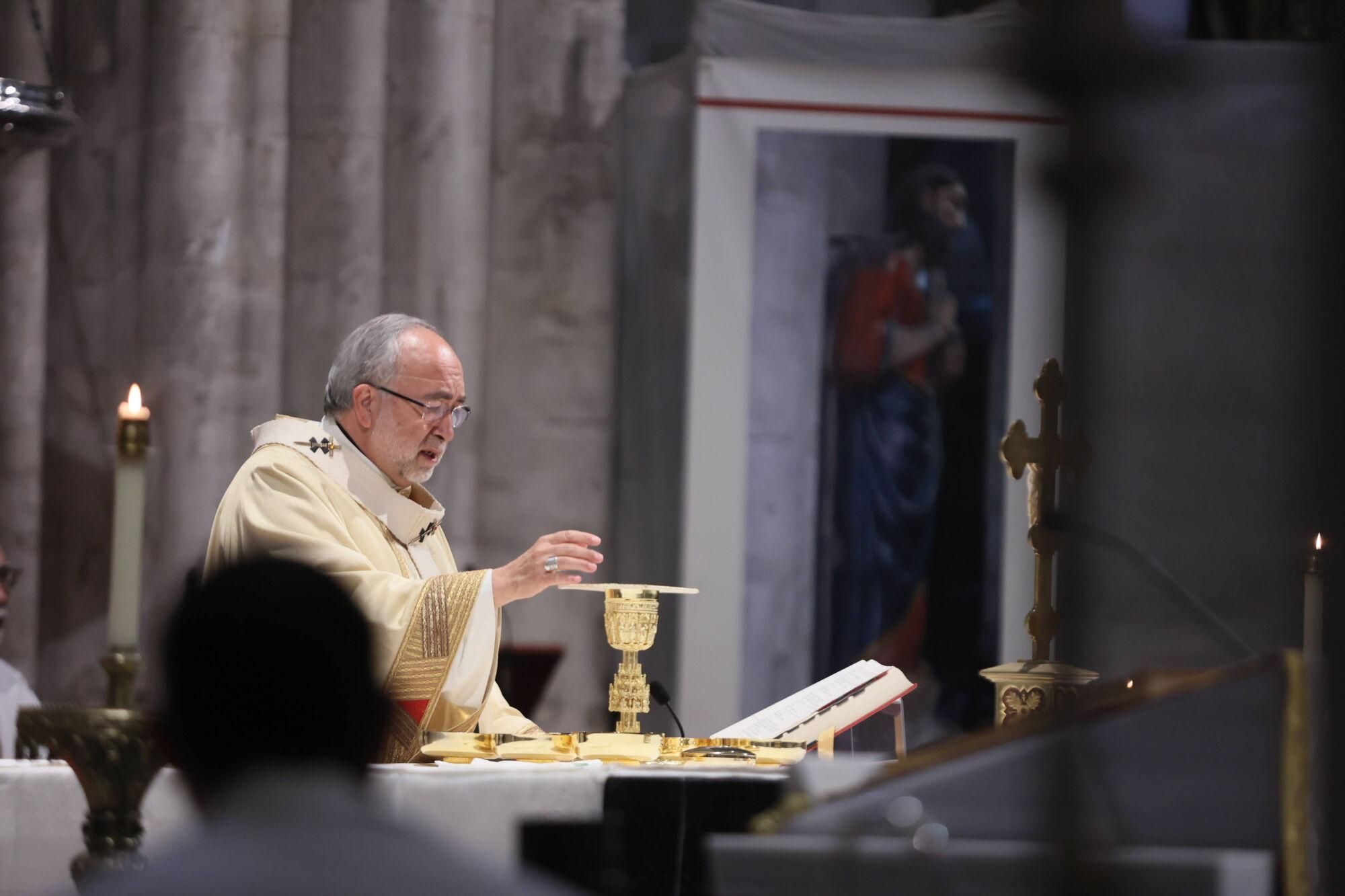 Así fue la misa del Corpus Christi en la catedral de Oviedo.