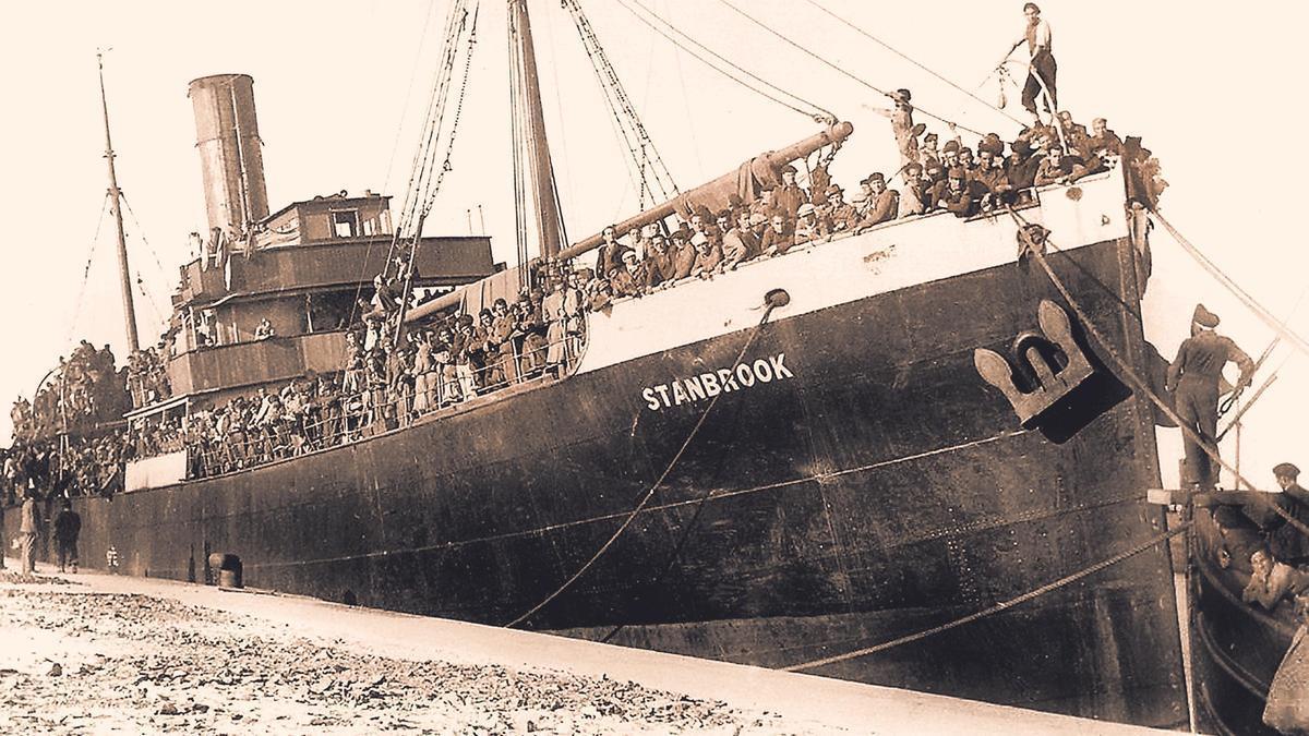 El buque inglés Stanbrook a su salida del puerto de Alicante, en una imagen de archivo