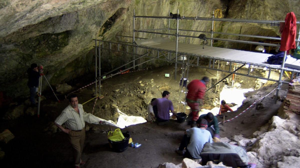 Excavaciones en el Portalón de la Cueva Mayor, en el yacimiento de Atapuerca, en una imagen de archivo.