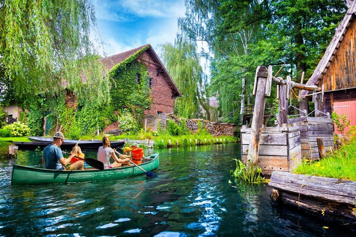 Paseo canoa Brandemburgo destinos sostenibles Alemania