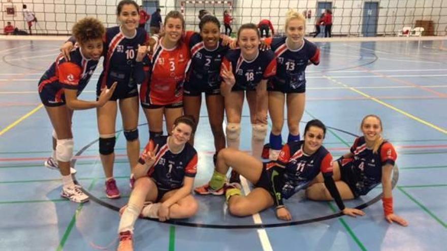 Las jugadoras del Elche celebran la victoria en Palma.