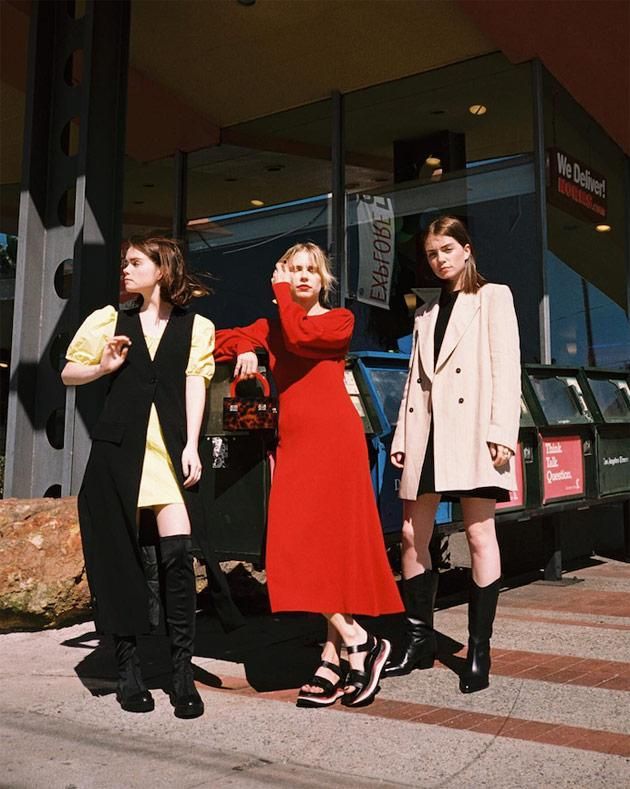 'Ugly sandals' de Zara, con vestido midi