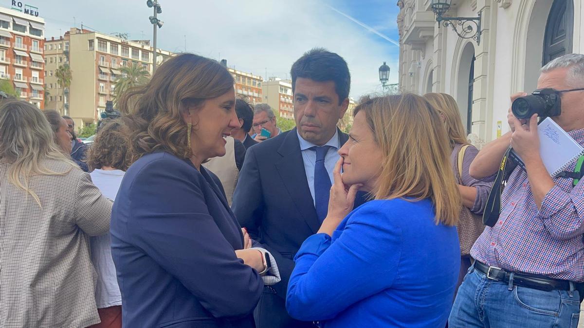 María José Catalá, Carlos Mazón i Pilar Bernabé, al port