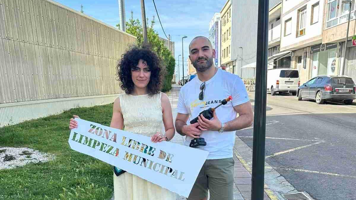 Los ediles del BNG, durante su campaña de lavado.
