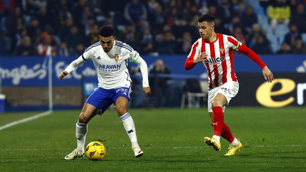 Zedadka controla un balón en el partido ante el Sporting.