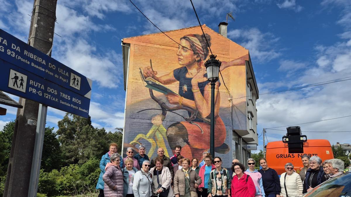 El nuevo mural de Touro que homenajea al Camino de Santiago