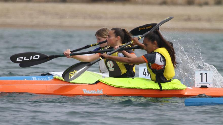 Los palistas ibicencos logran 18 podios en la Copa Balear de piragüismo en Sant Antoni