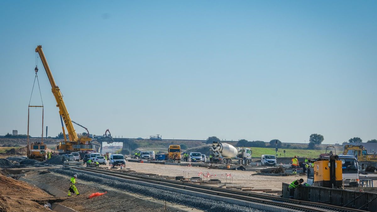 Estado que presentan actualmente las obras de la terminal ferroviaria de la plataforma logística de Badajoz.