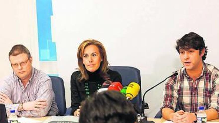 Eduardo Carreño, Pilar F. Pardo y Andrés Ruiz, en la rueda de prensa.