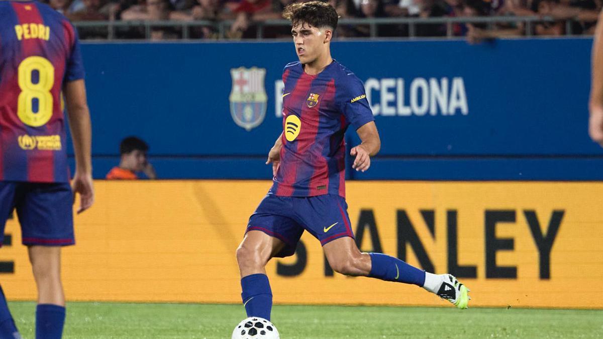 Pau Cubarsí lideró el centro de la defensa azulgrana ante el Como