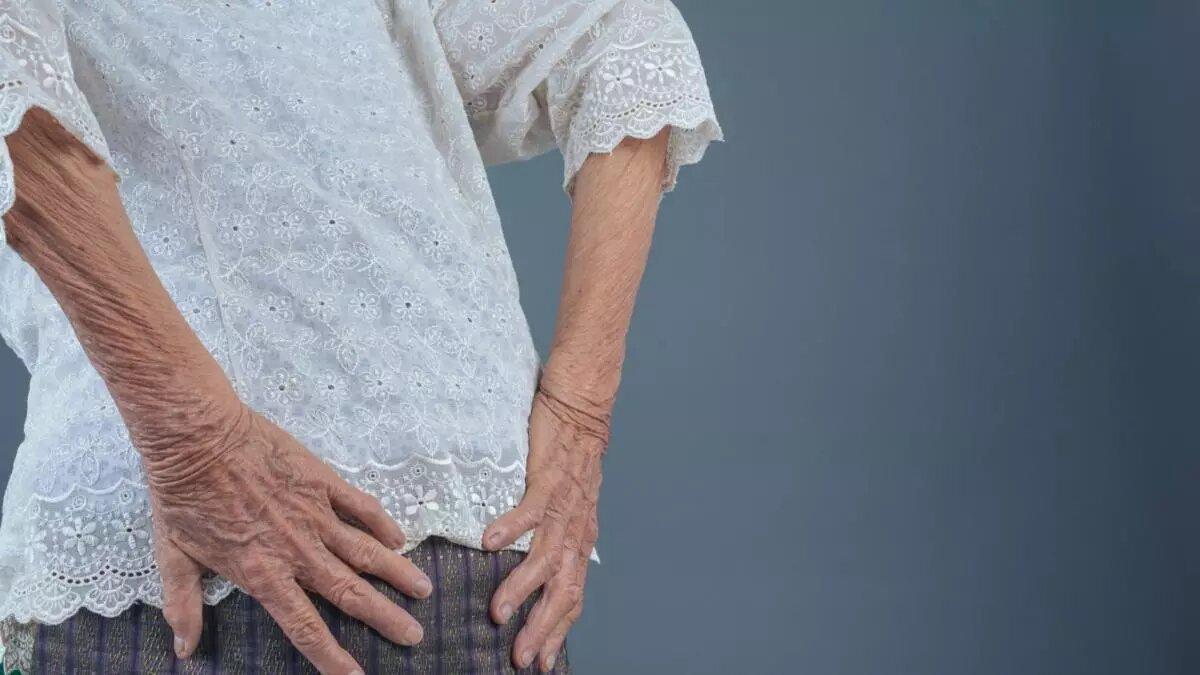 Los signos de alarma que deben hacerte sospechar de un tumor vertebral