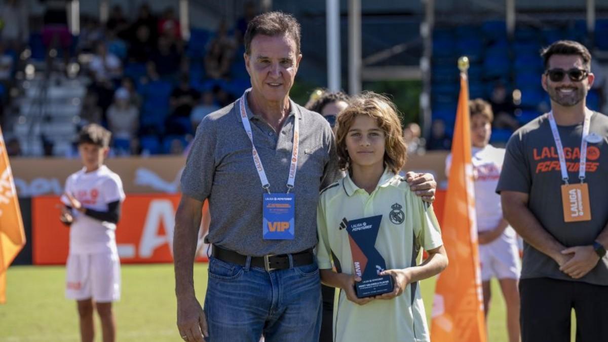 Hugo Fernández recibió el MVP en Orlando de José Ramón De la Morena