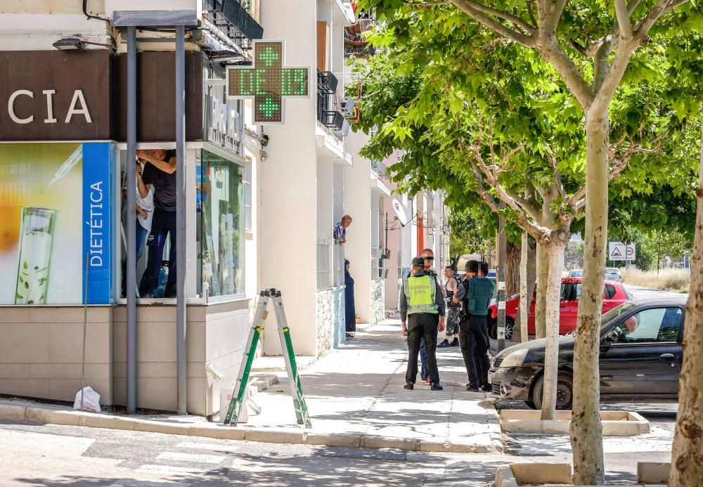 Guardia Civil y Policía Local despliegan un amplio dispositivo en el marginal distrito para detener al autor y restablecer la calma entre los dos clanes enfrentados