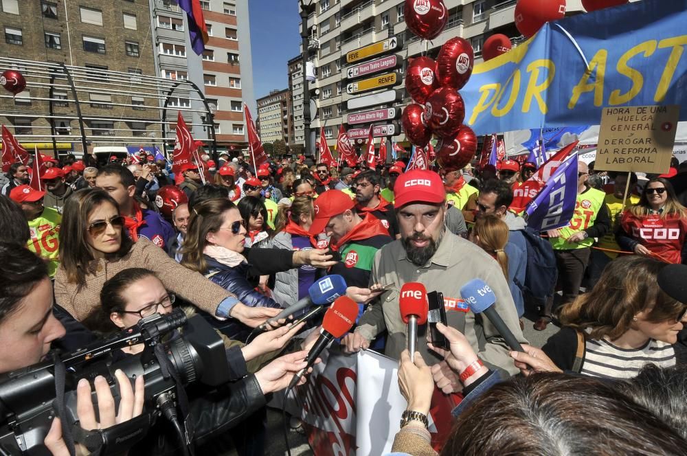 1 de mayo: Miles de personas se manifiestan en Asturias para reivindicar mejoras laborales