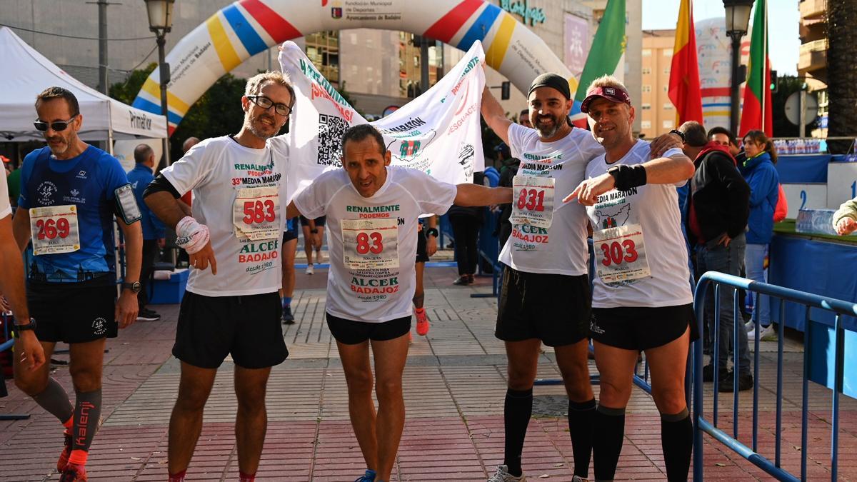 Joaquín Maestre Gutiérrez, en el centro, junto a Javier Franco, Marcos Pilo y José Juan Paniagua tras cruzar la meta.