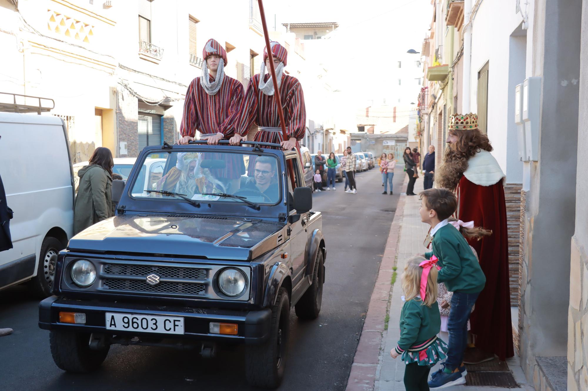 Los Reyes Mayos premian a los vecinos de Vila-real con cientos de regalos en este 2023