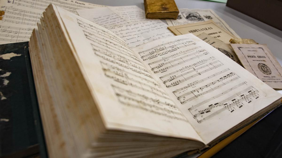 Un libro de partituras donado recientemente al archivo de Xàtiva.