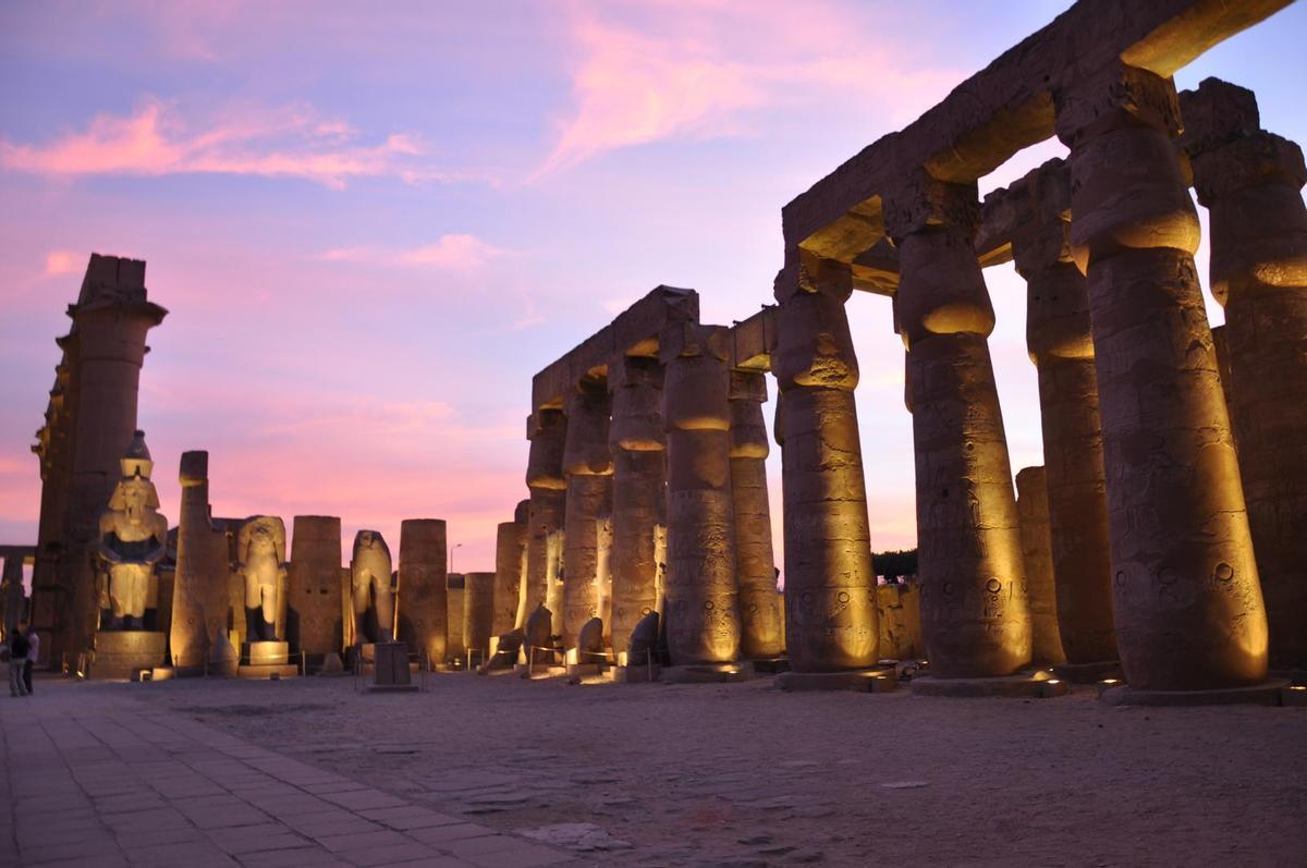 Uno de los templos en el área de Luxor iluminados por las firmas madrileñas