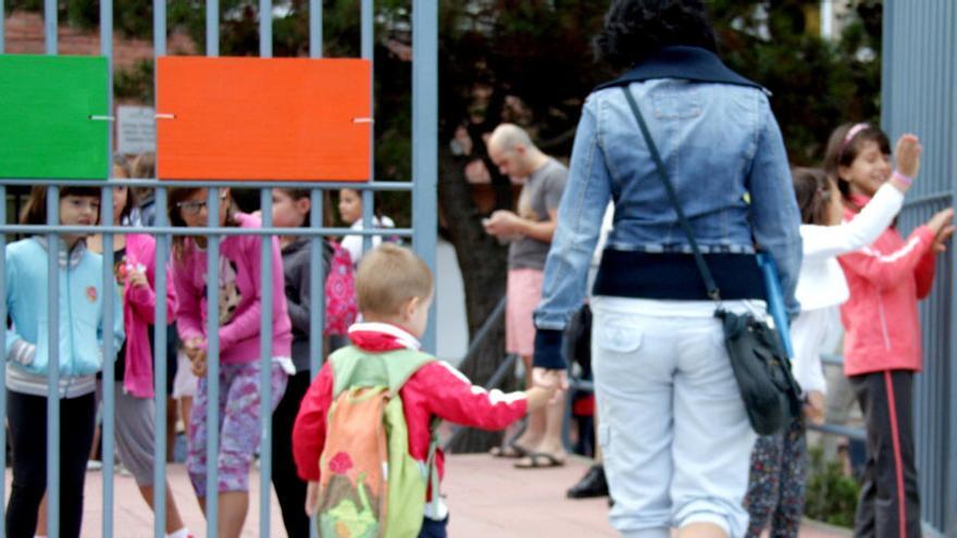 Imatge d&#039;arxiu de l&#039;entrada d&#039;una escola