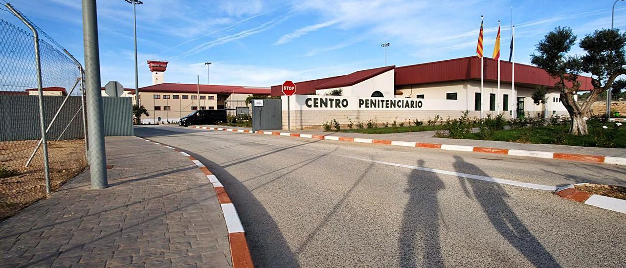 Imagen de archivo de la entrada al centro penitenciario de Villena. | INFORMACIÓN