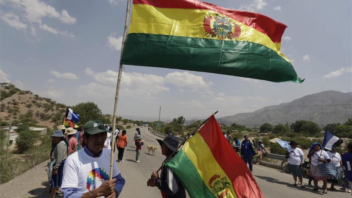 bolivia-campesinos-carreteras