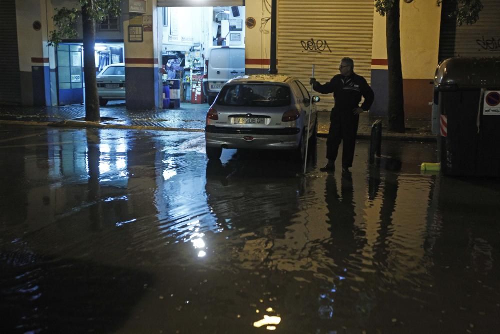 La calle Pio IX junto a la Rambleta, inundada