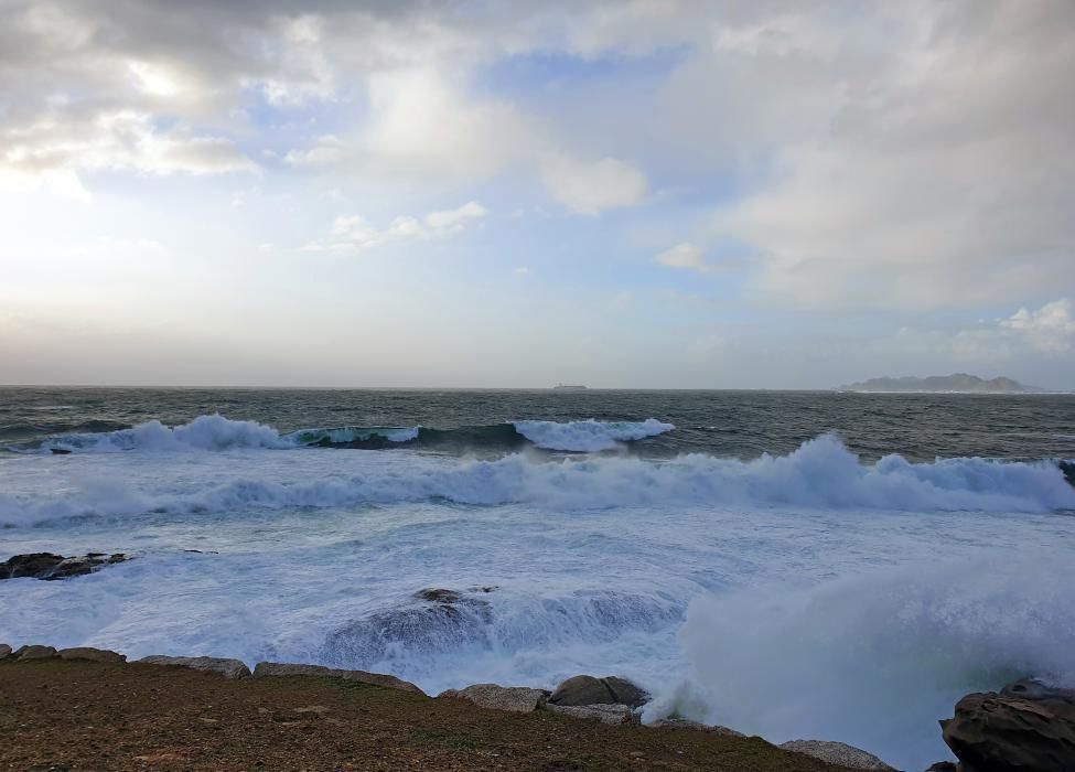 Imágenes tomadas la tarde de este miércoles desde Baiona