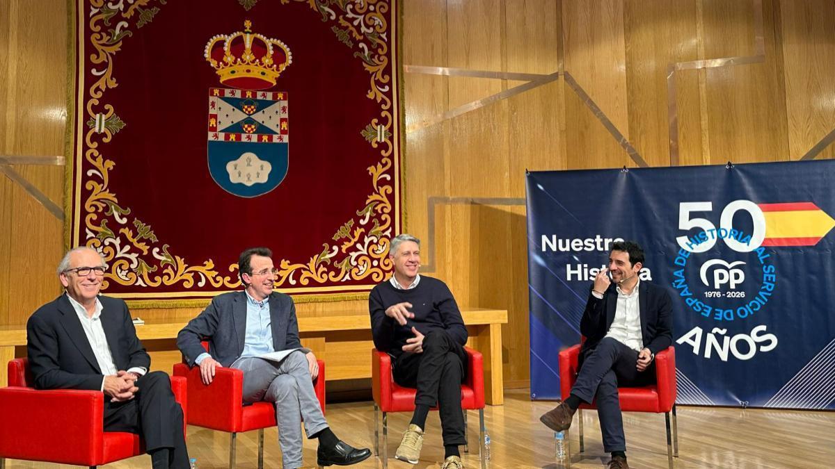 Josep Tutusaus, alcalde de Pontons; Miguel Ángel Recuenco, alcalde de Leganés; Xavier García Albiol, alcalde de Badalona y Manuel Reyes, alcalde de Castelldefels en un acto celebrado en Leganés por los 50 años del PP.