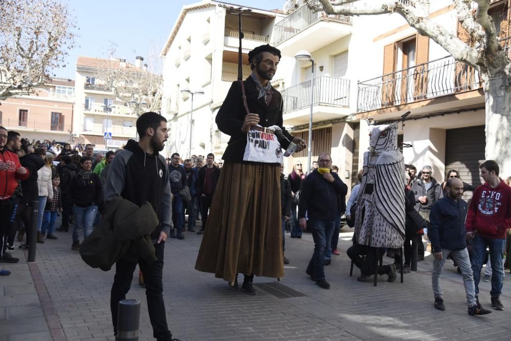 Balsareny rebutja amb cultura popular les accions