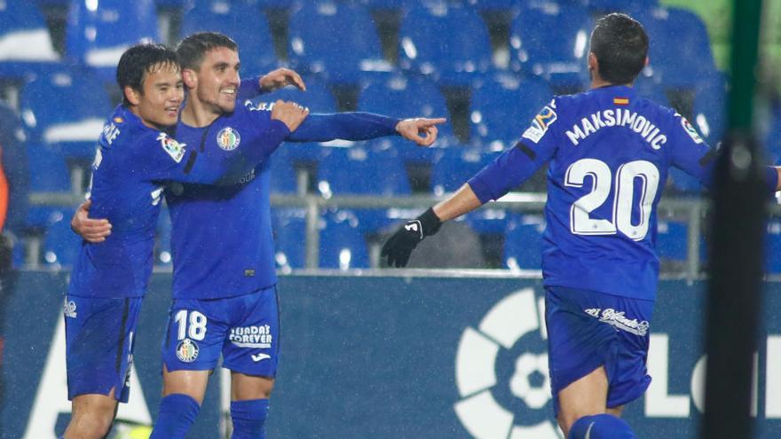 Los jugadores del Getafe celebran su gol ante el Huesca