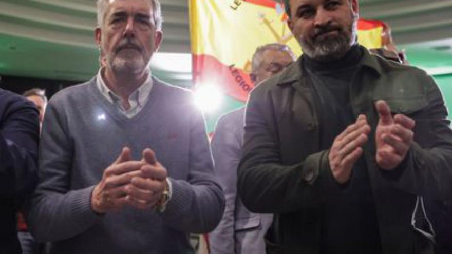 Abascal acusa al PP de usar su mayoría “clientelar” para “gobernar como la izquierda”