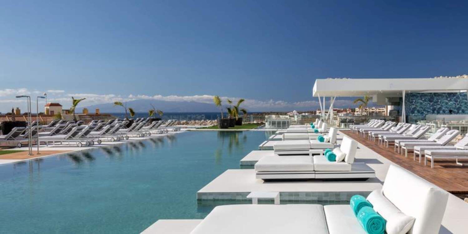 Una de las piscinas del hotel Royal Hideaway Corales Suites.jpg