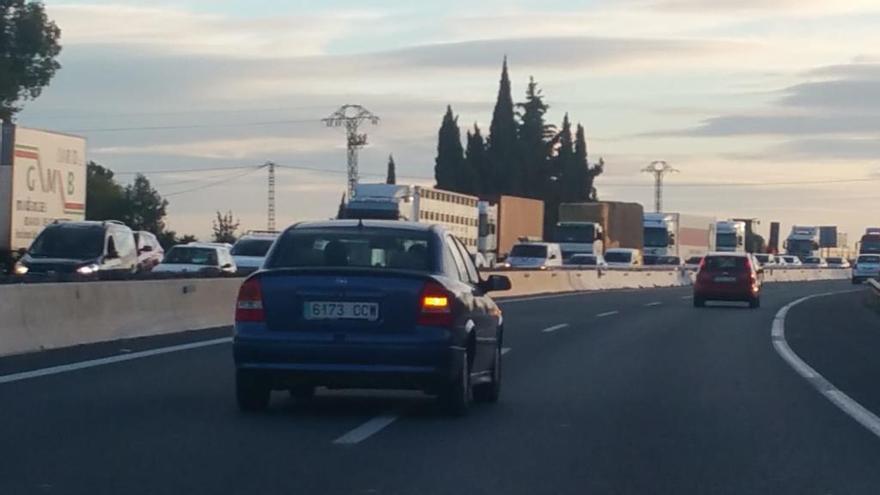 Dos accidentes provocan retenciones de 10 km en la A-7 a su paso por Murcia y Librilla