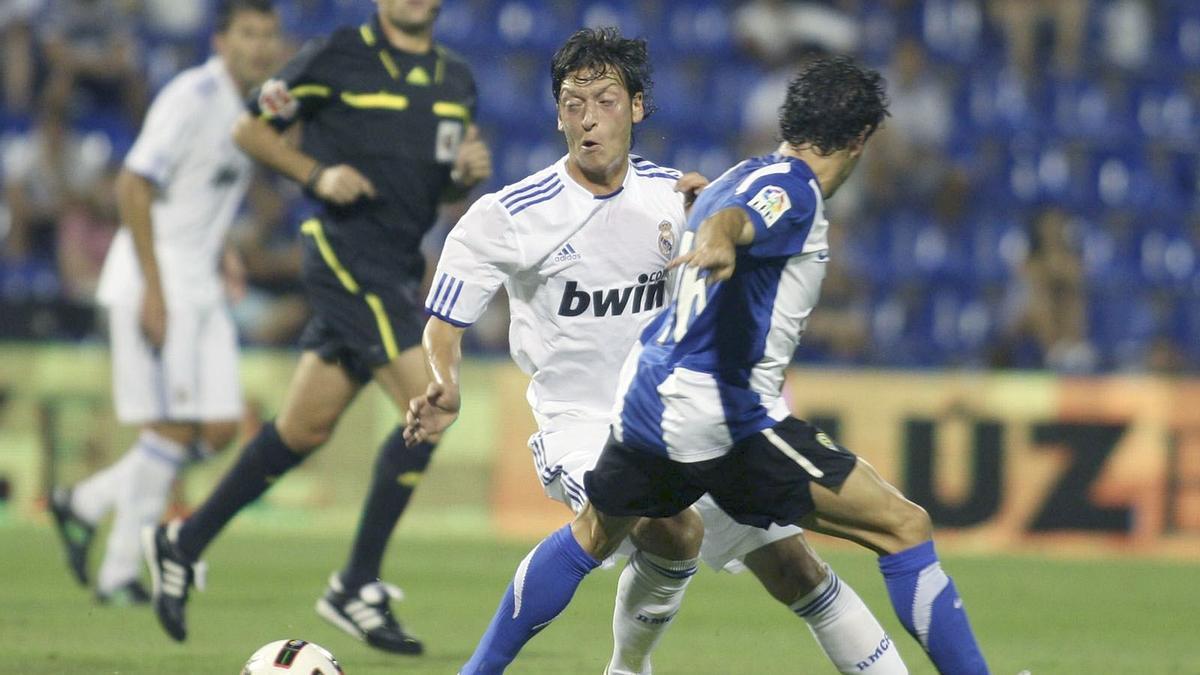 El madridista Özil, ante el Hércules