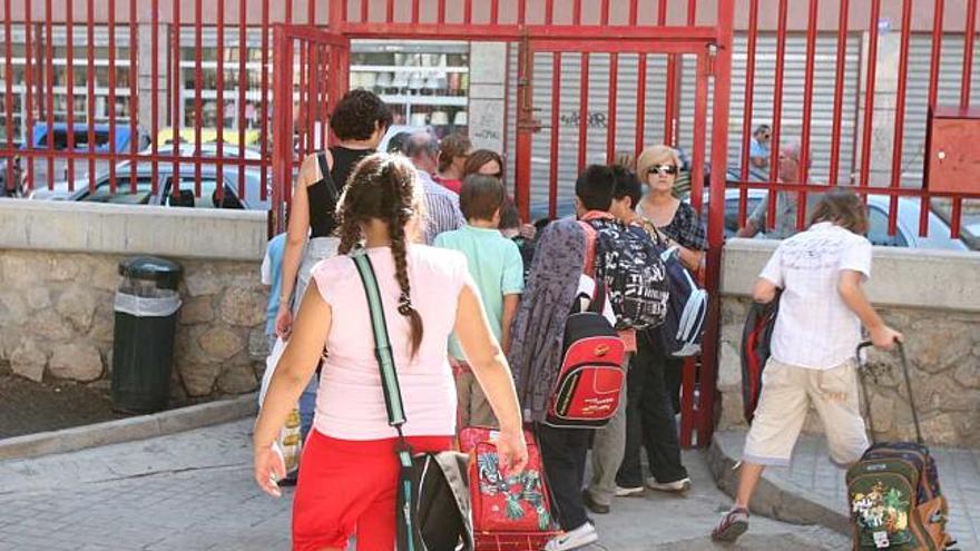 Educación reclama la intervención policial en 135 casos de absentismo