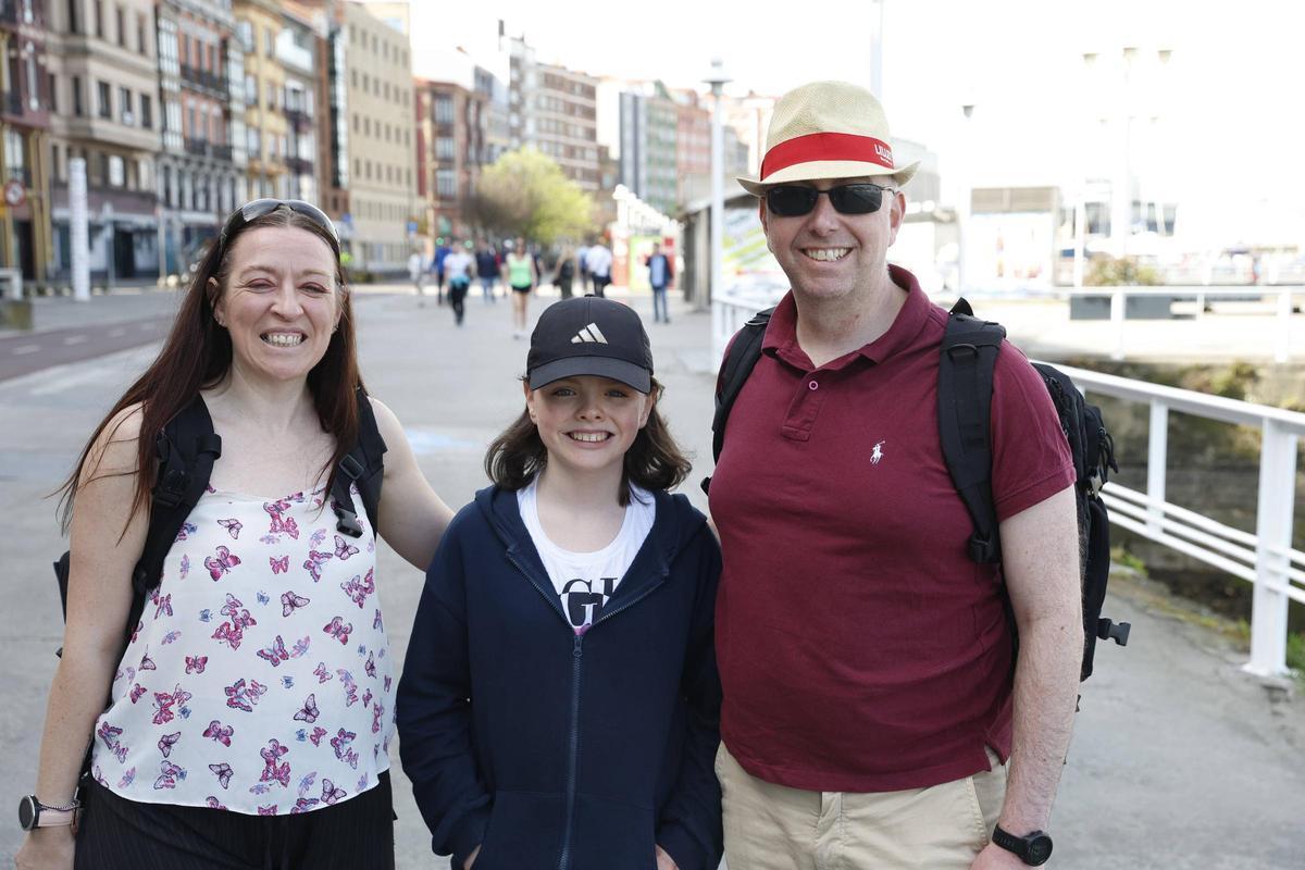 Gijón recibe a los primeros cruceristas de la temporada (en imágenes)