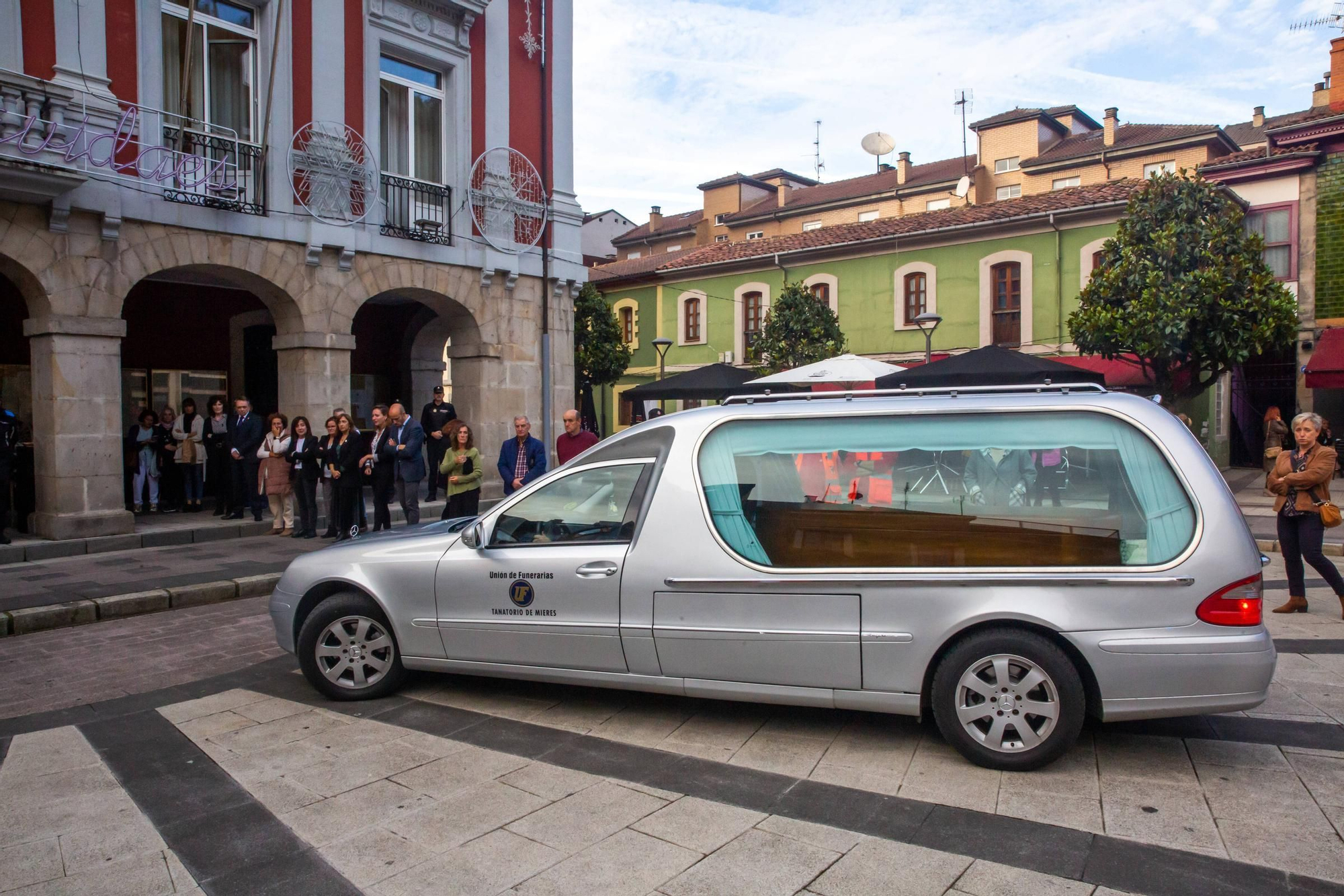 La capilla ardiente de Aníbal Vázquez en el Ayuntamiento de Mieres