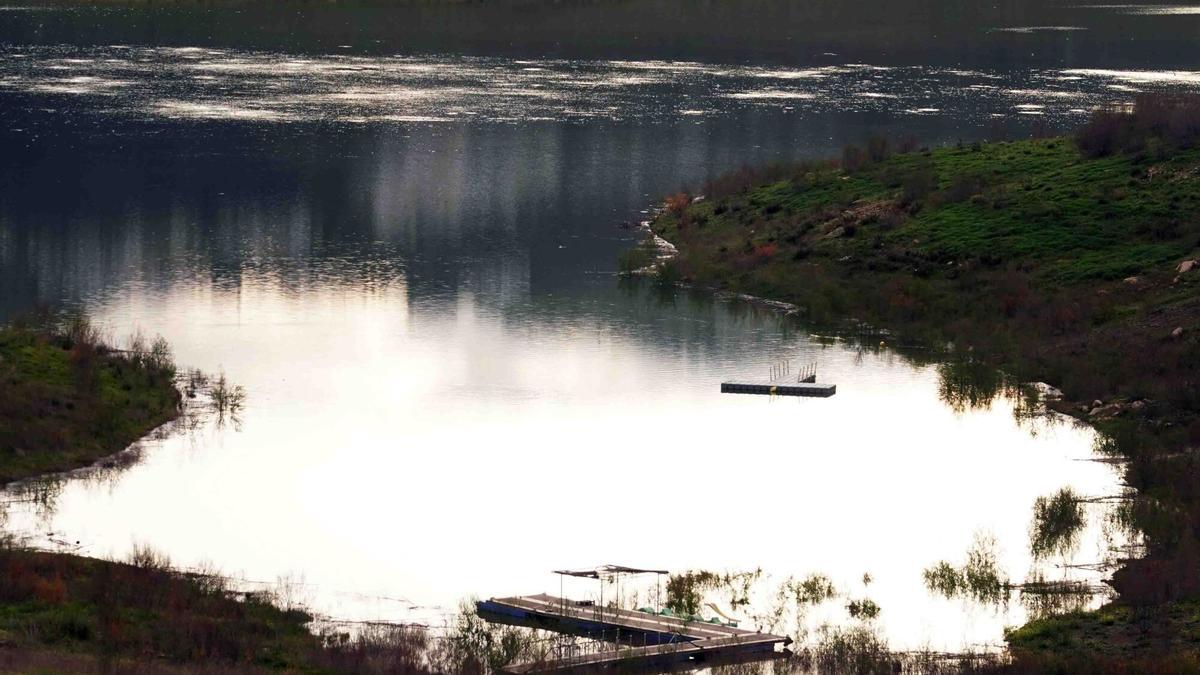 El pantano de La Viñuela ha recuperado agua embalsada este mes de marzo tras el tren de borrascas.