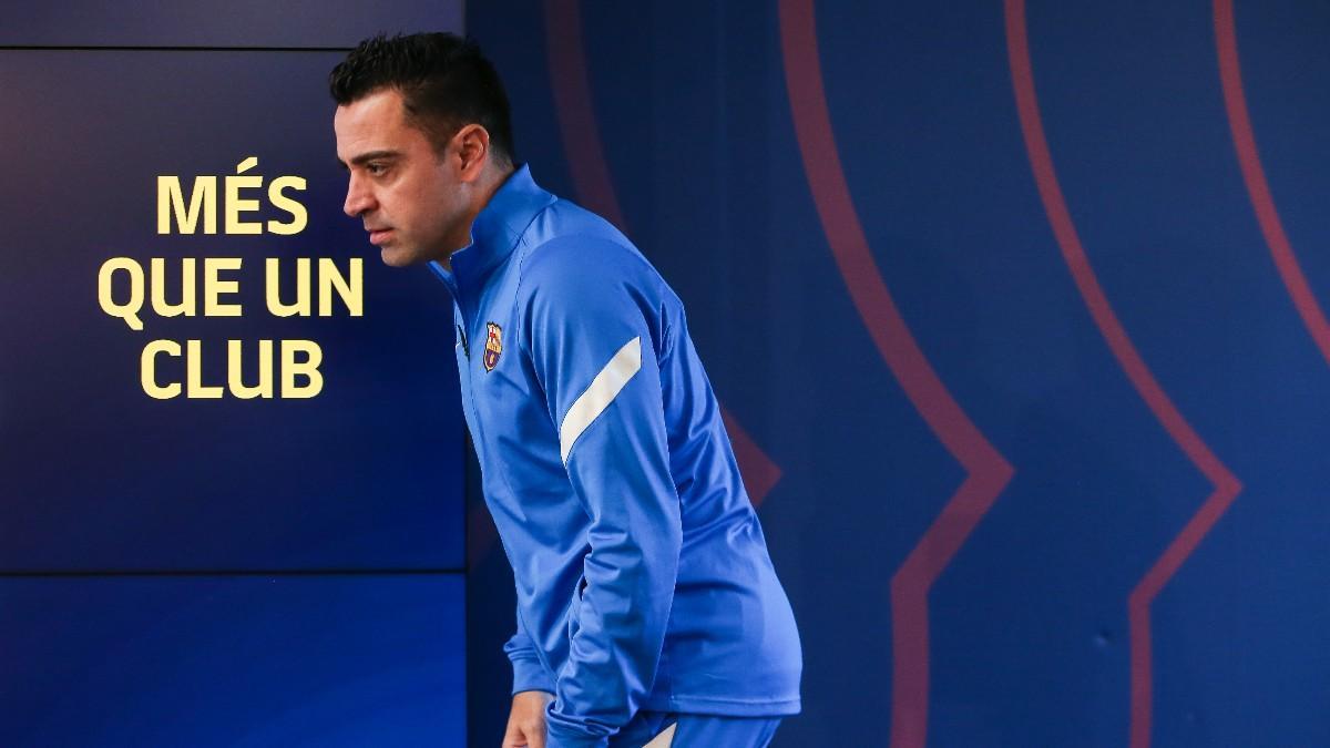 Xavi entra en la rueda de prensa