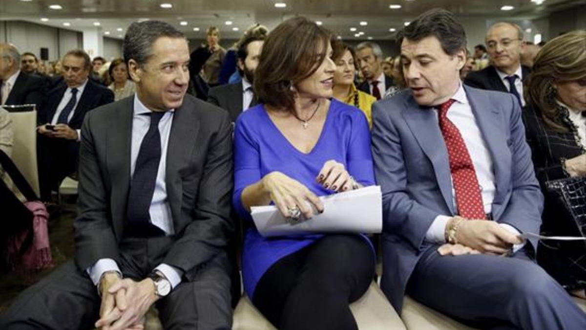 Eduardo Zaplana, Ana Botella e Ignacio González, en el Club Siglo XXI, el 2 de diciembre del 2013.