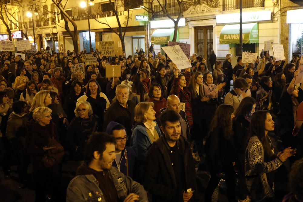 Masiva manifestación en el Día de la Mujer en València